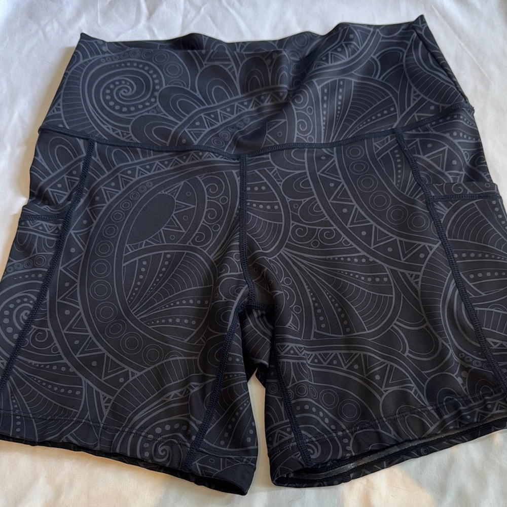 CVG 5” shorts Black Paisley